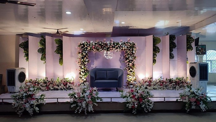 You do not have to worry about the stages, it will be beautifully arranged.